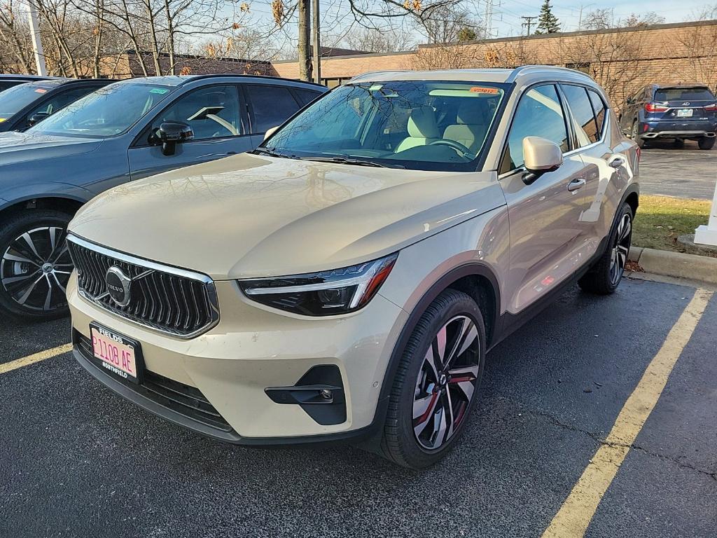 new 2025 Volvo XC40 car, priced at $50,025