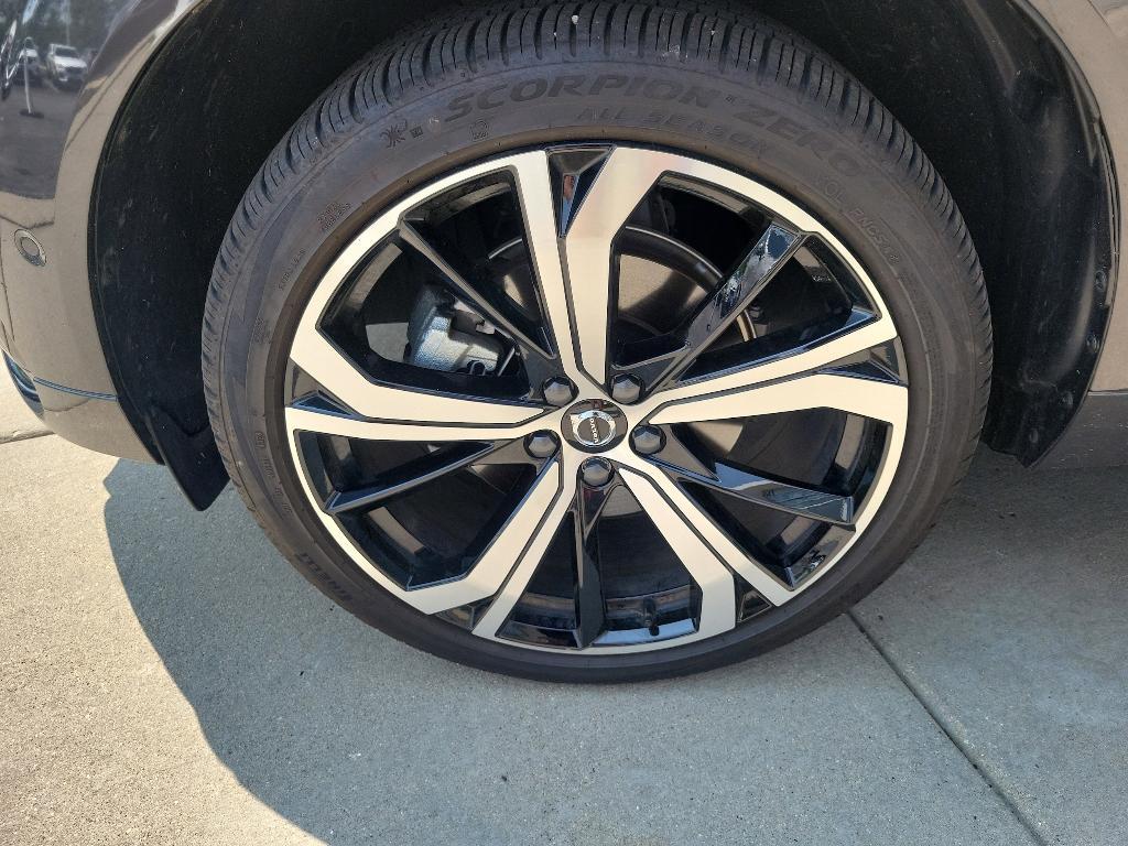 new 2025 Volvo XC60 car, priced at $61,025