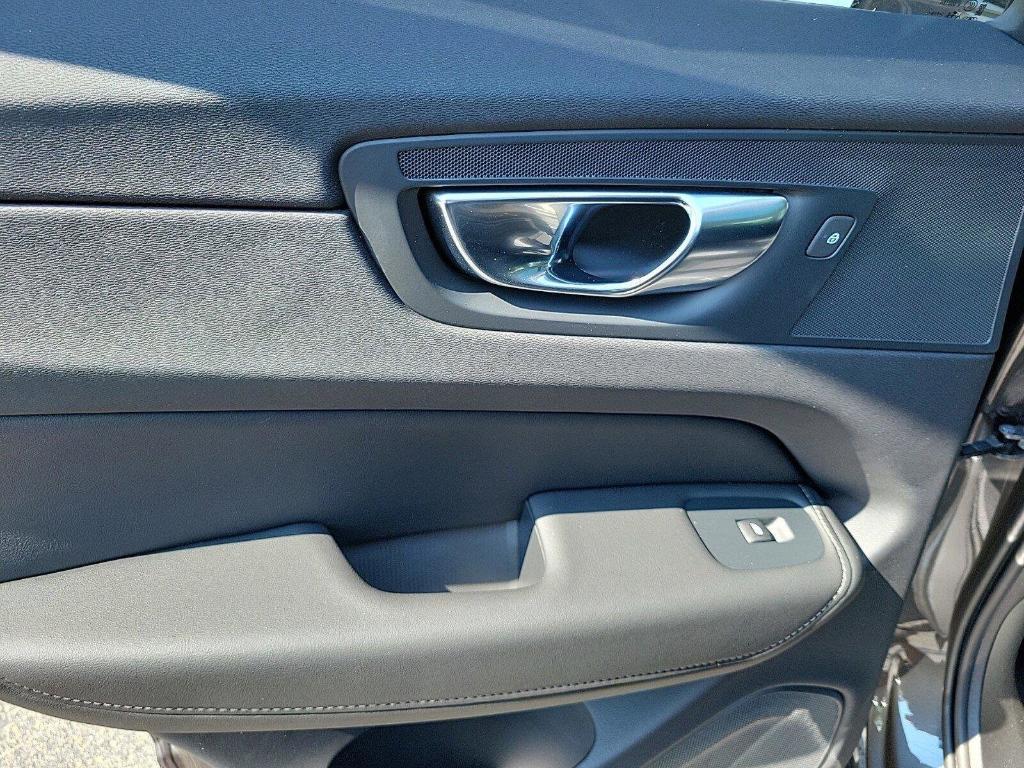 new 2025 Volvo XC60 car, priced at $61,025