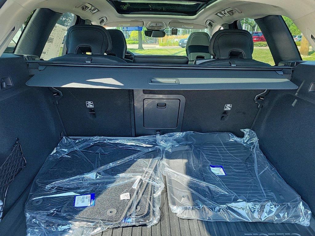 new 2025 Volvo XC60 car, priced at $61,025