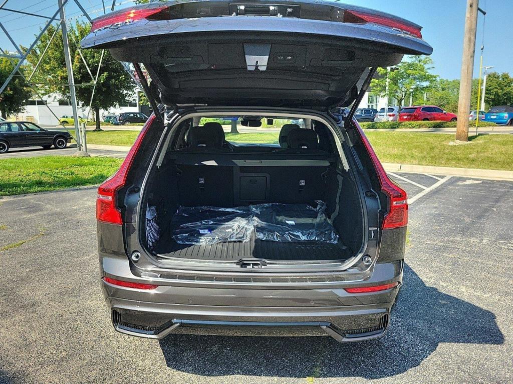 new 2025 Volvo XC60 car, priced at $61,025