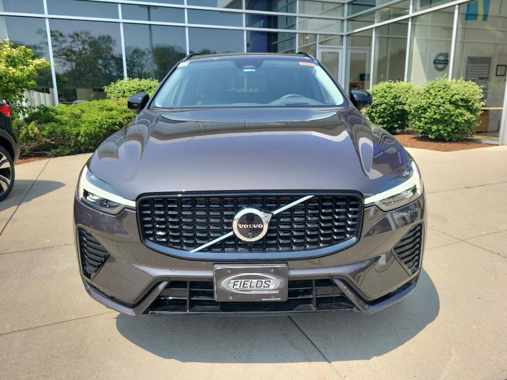 new 2025 Volvo XC60 car, priced at $61,025