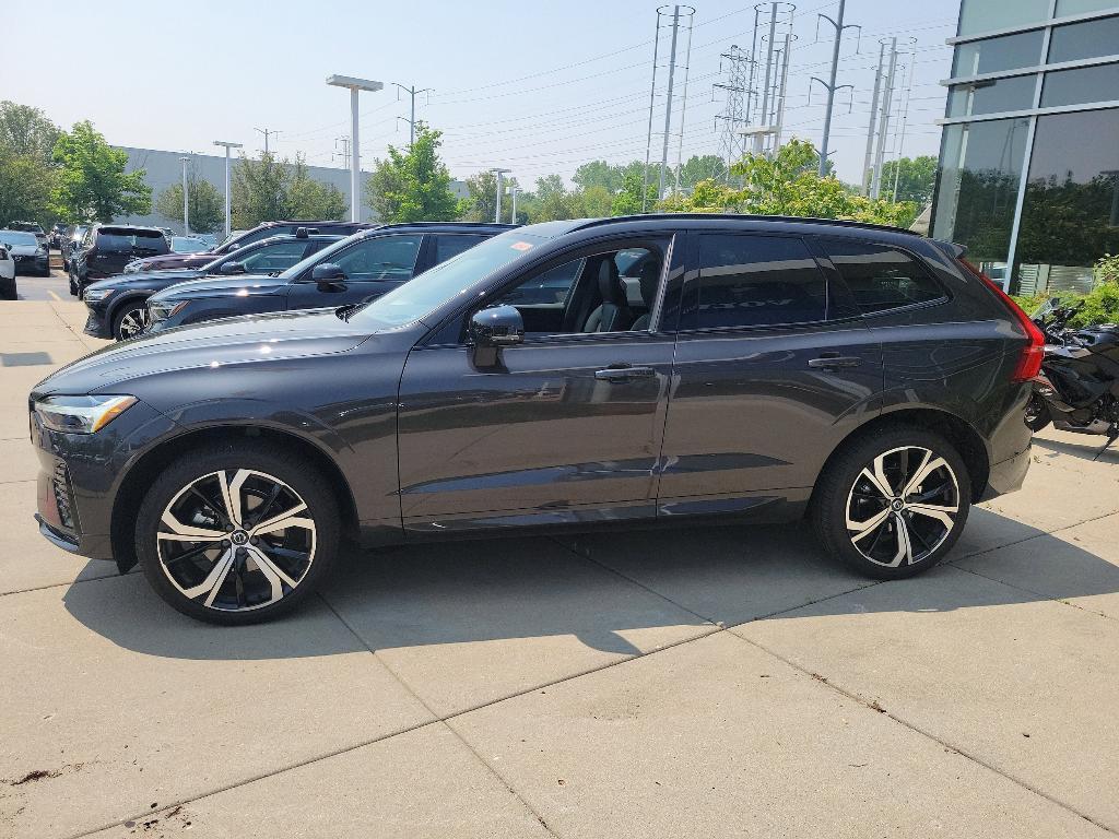 new 2025 Volvo XC60 car, priced at $61,025