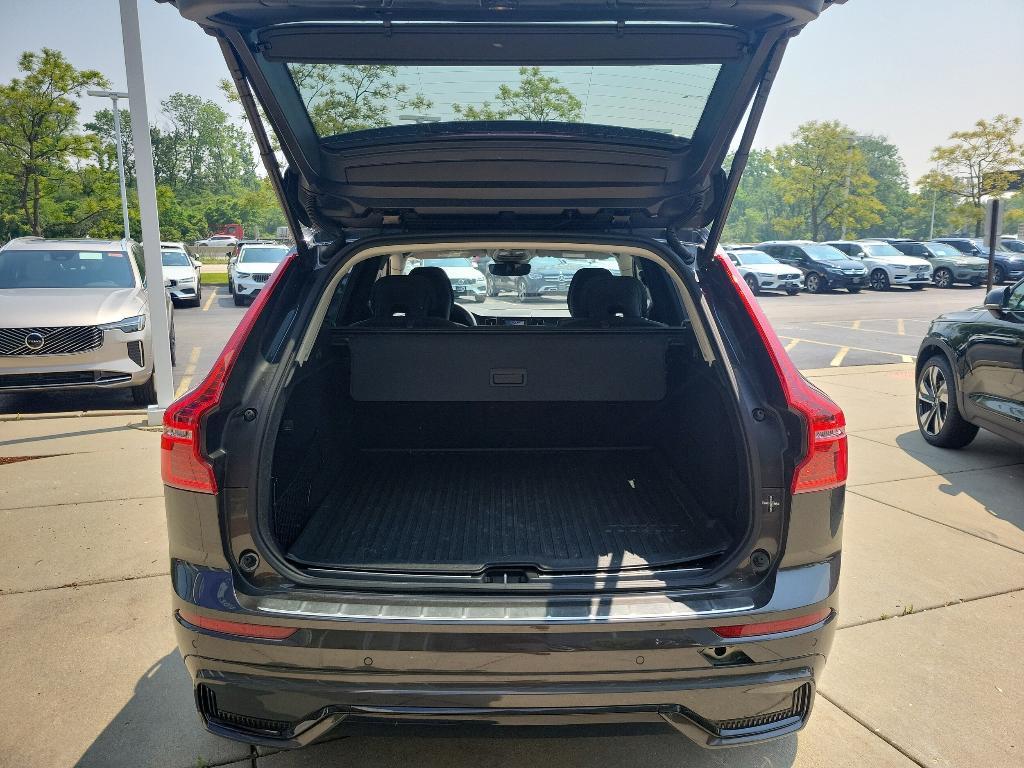 new 2025 Volvo XC60 car, priced at $61,025