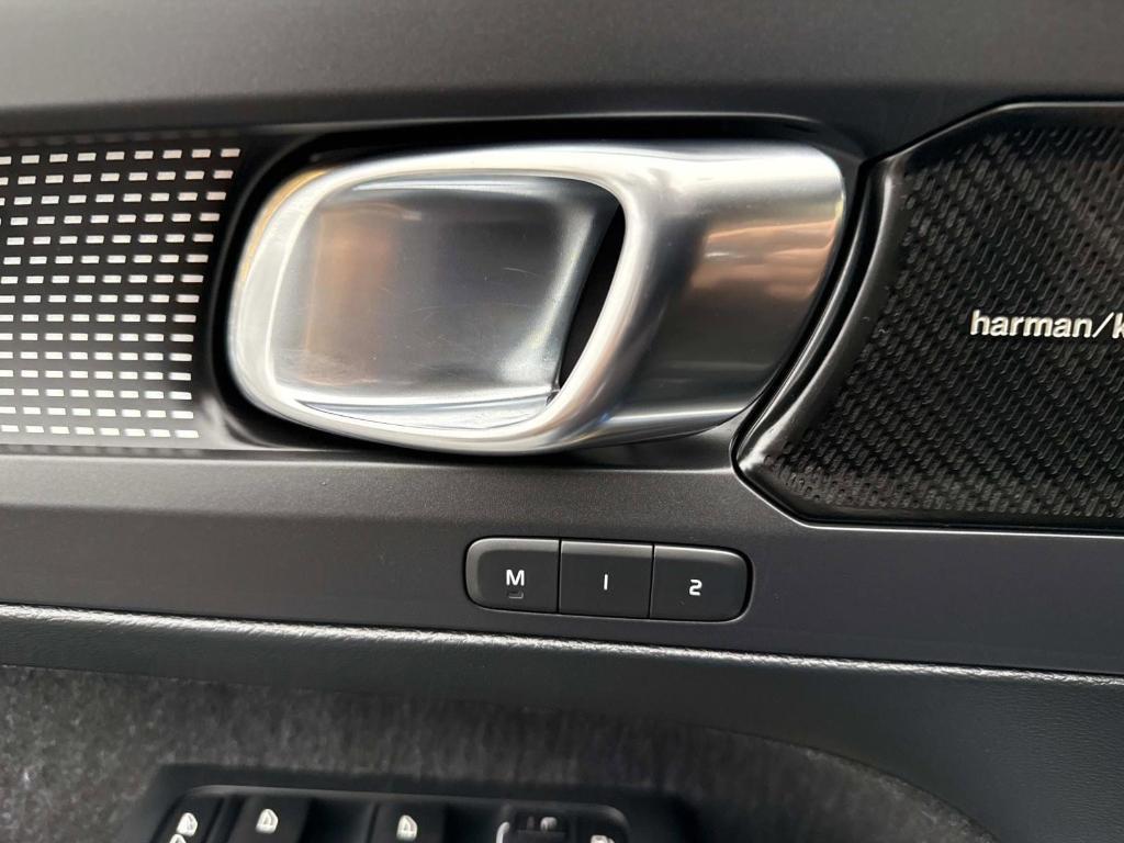 used 2019 Volvo XC40 car, priced at $25,991