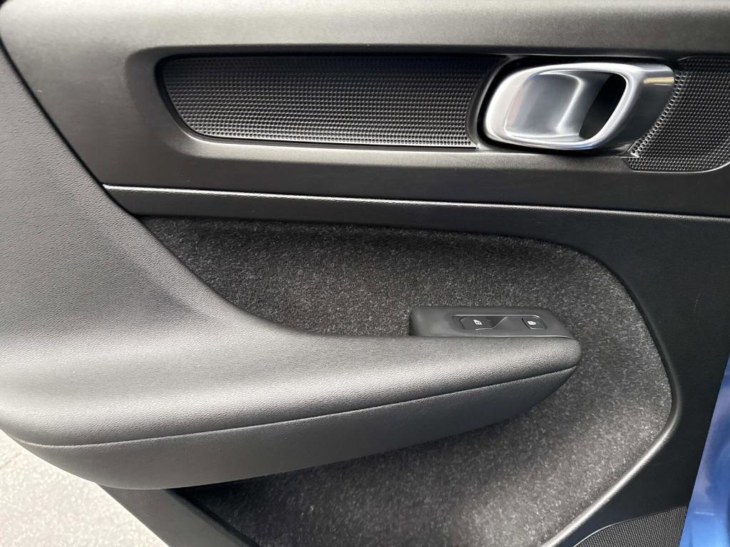 used 2019 Volvo XC40 car, priced at $25,991