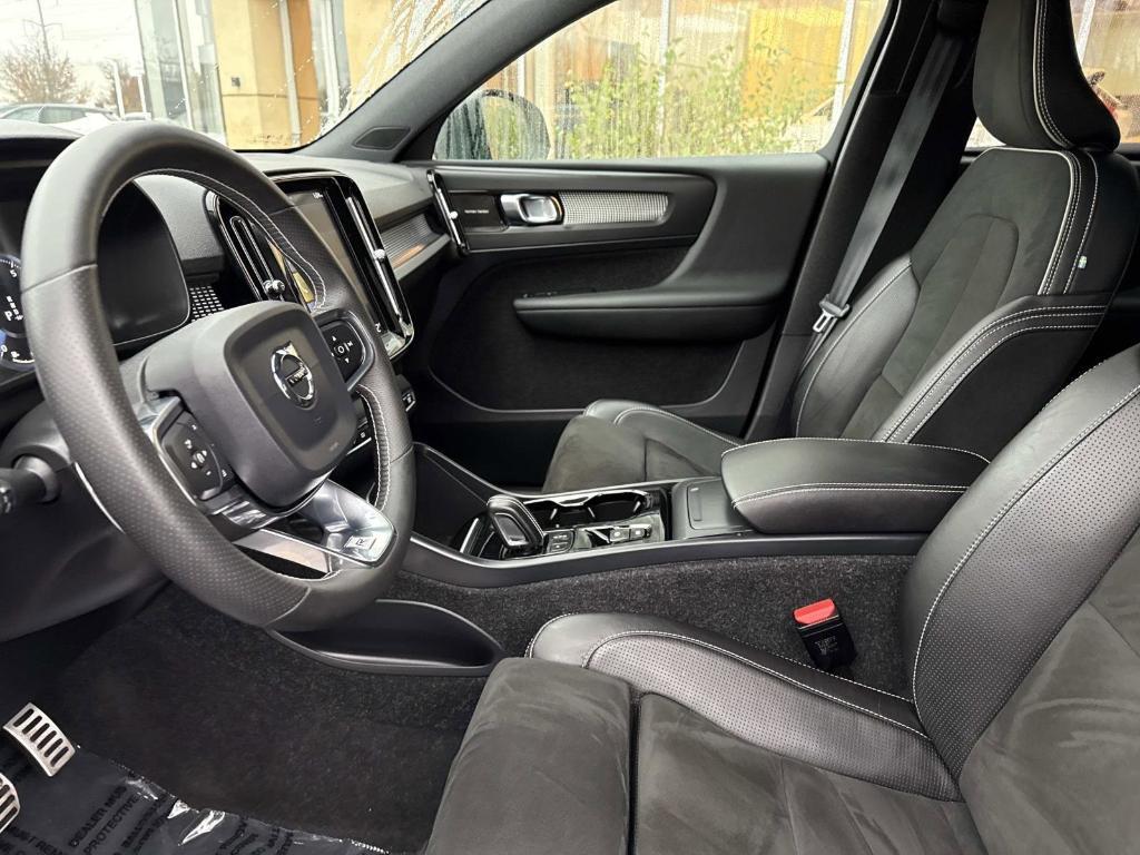 used 2019 Volvo XC40 car, priced at $25,991