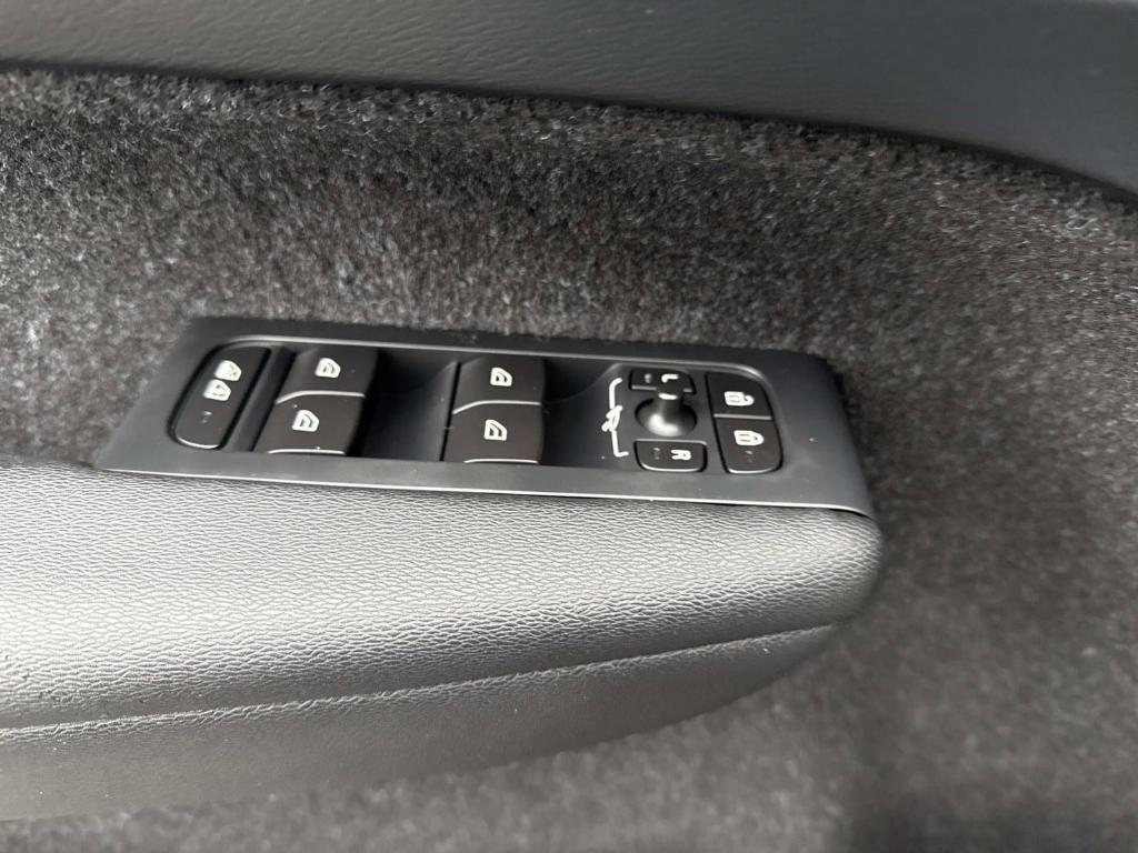 used 2019 Volvo XC40 car, priced at $25,991