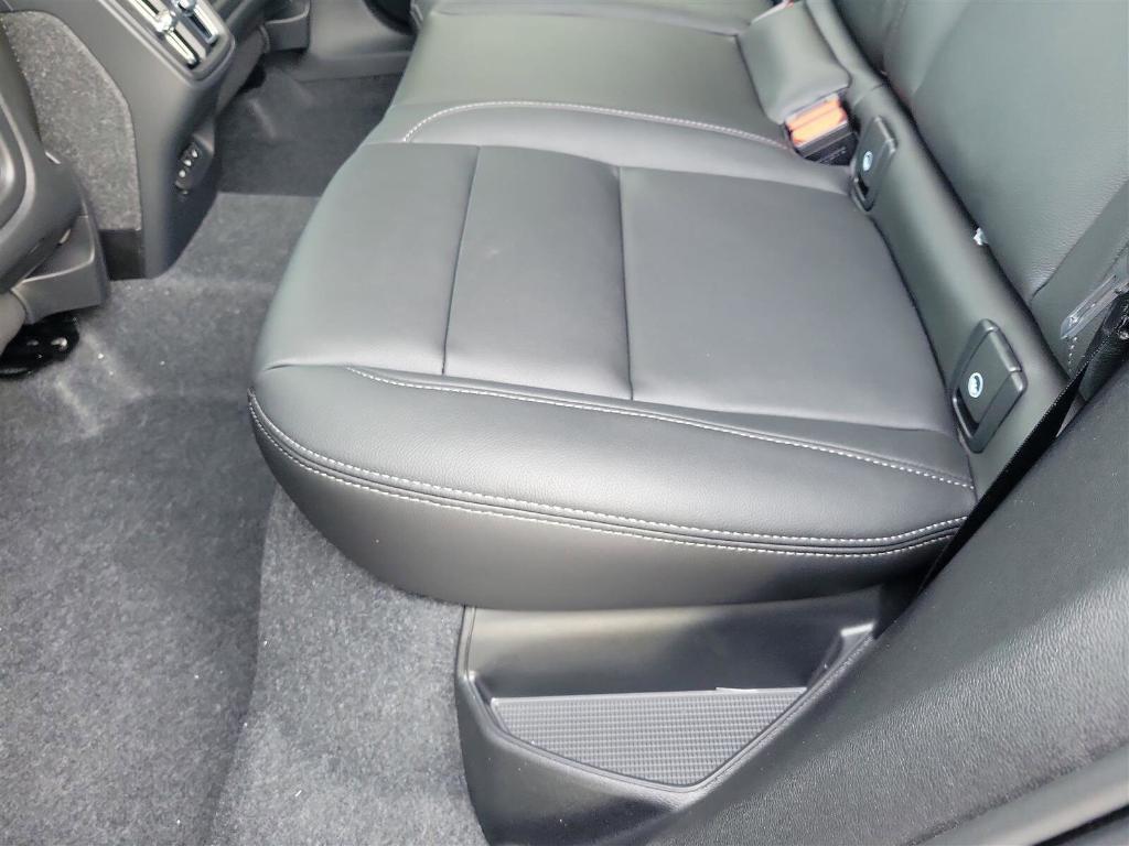 new 2025 Volvo XC40 car, priced at $46,035