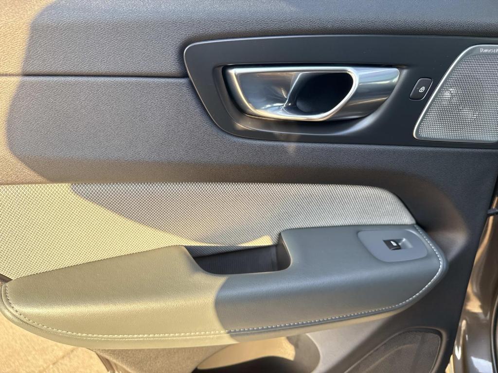 used 2022 Volvo XC60 car, priced at $36,991