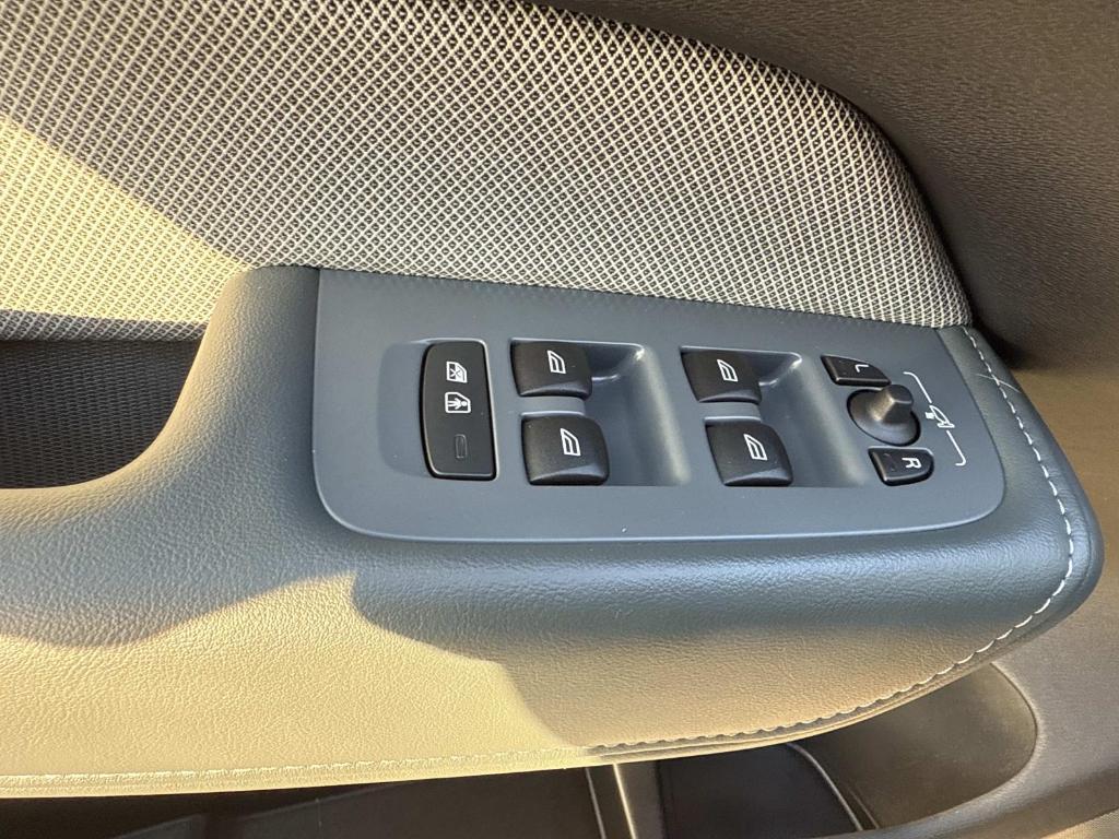 used 2022 Volvo XC60 car, priced at $36,991