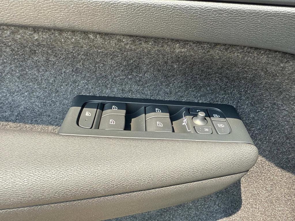 new 2026 Volvo XC40 car, priced at $50,375