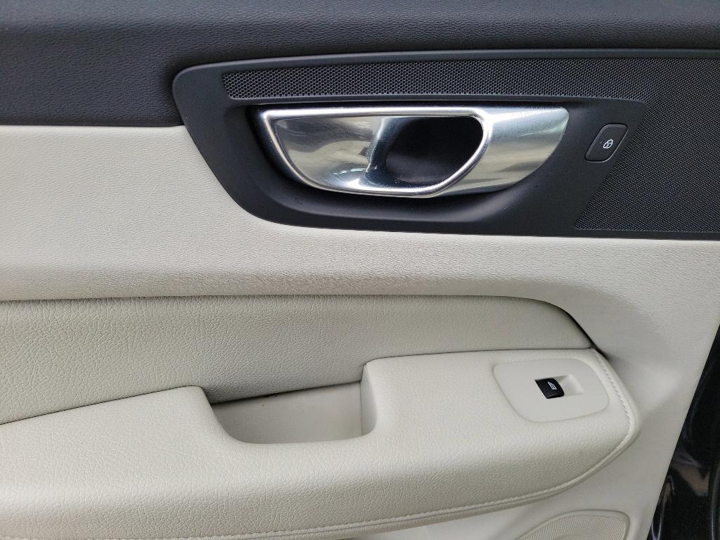 used 2022 Volvo XC60 Recharge Plug-In Hybrid car, priced at $42,989