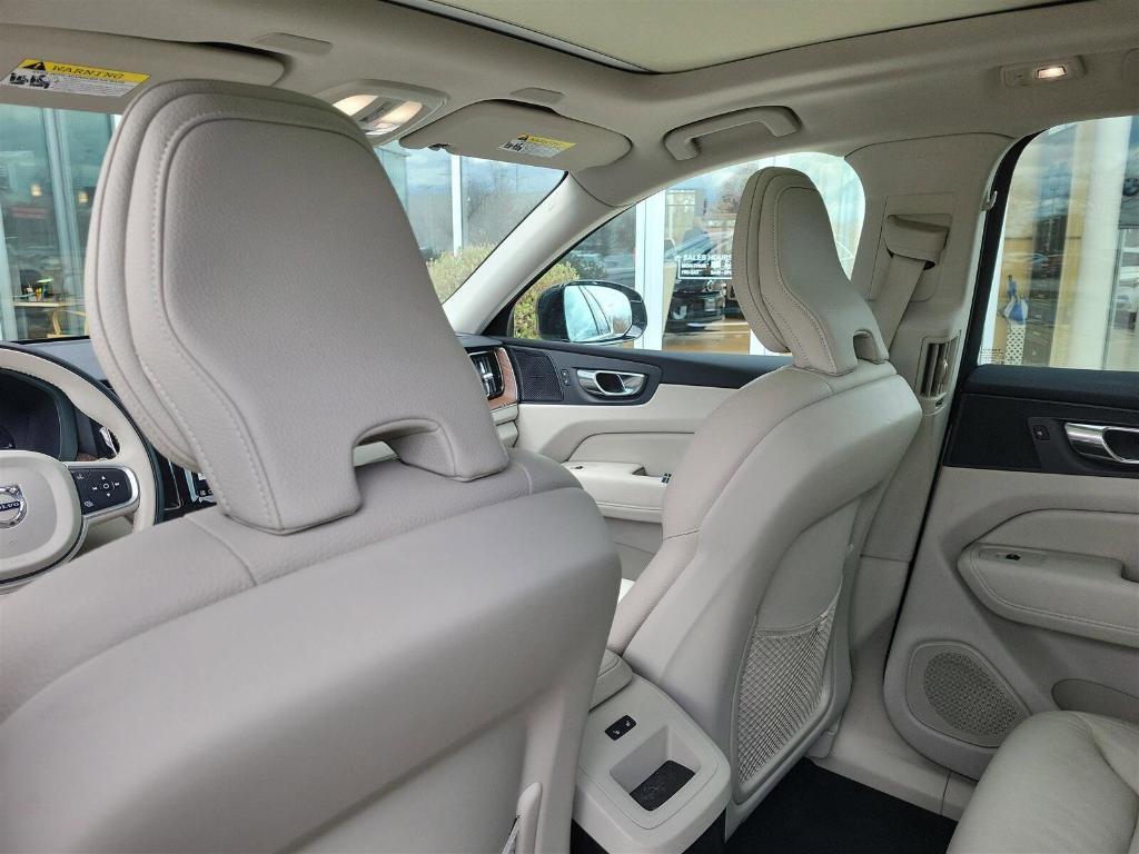 used 2022 Volvo XC60 Recharge Plug-In Hybrid car, priced at $35,911