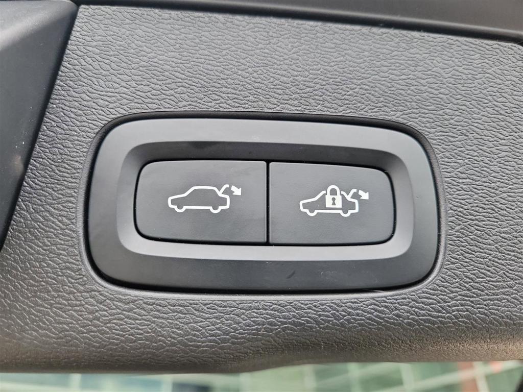 used 2022 Volvo XC60 Recharge Plug-In Hybrid car, priced at $35,911