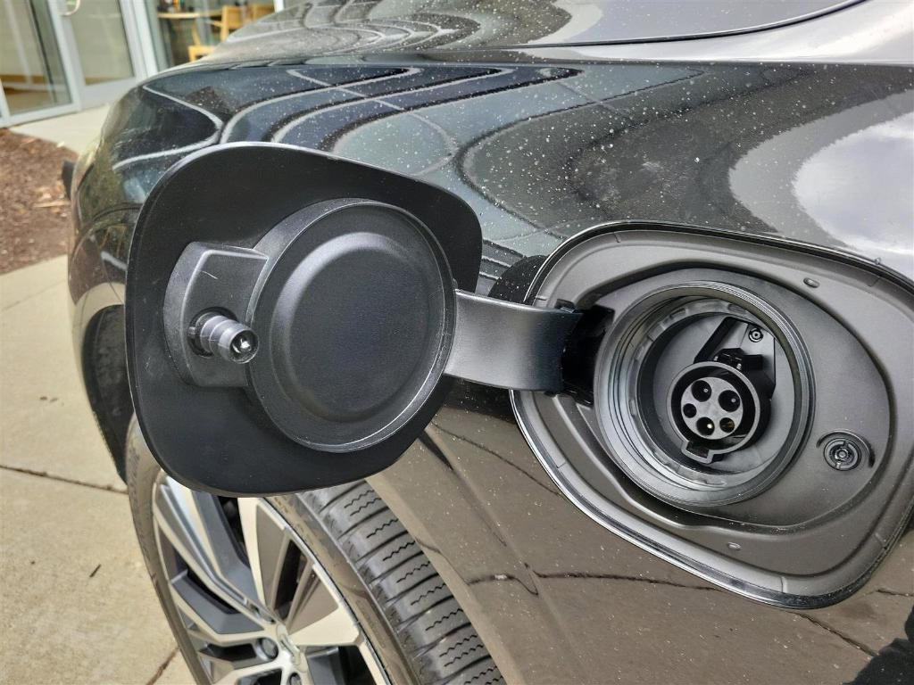 used 2022 Volvo XC60 Recharge Plug-In Hybrid car, priced at $35,911