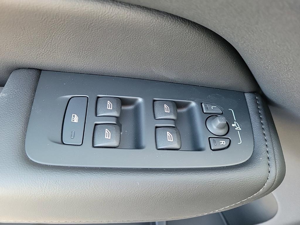 new 2025 Volvo XC60 Plug-In Hybrid car, priced at $61,705