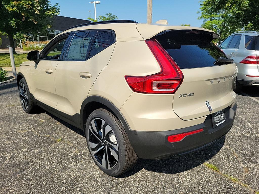 new 2025 Volvo XC40 car, priced at $50,025