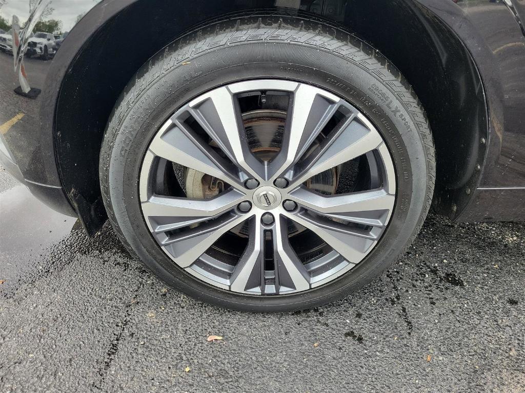 used 2022 Volvo XC60 car, priced at $37,989