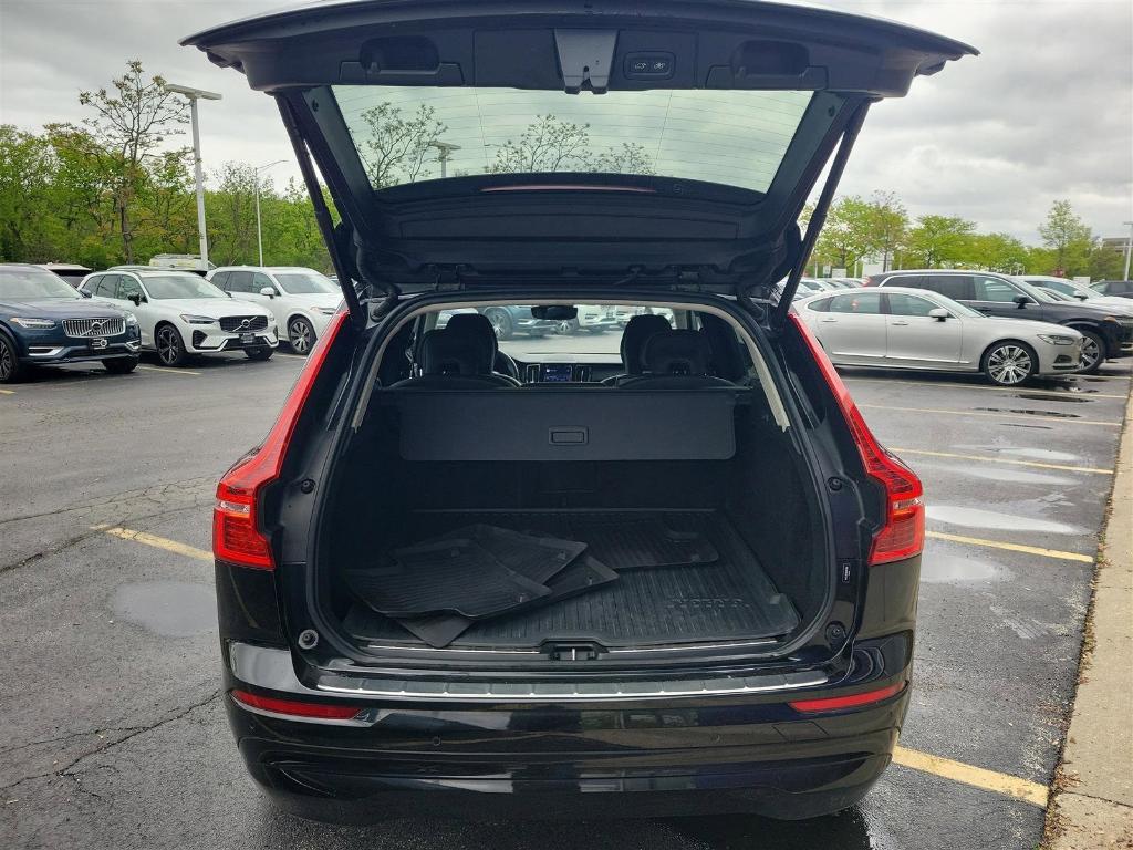 used 2022 Volvo XC60 car, priced at $37,989
