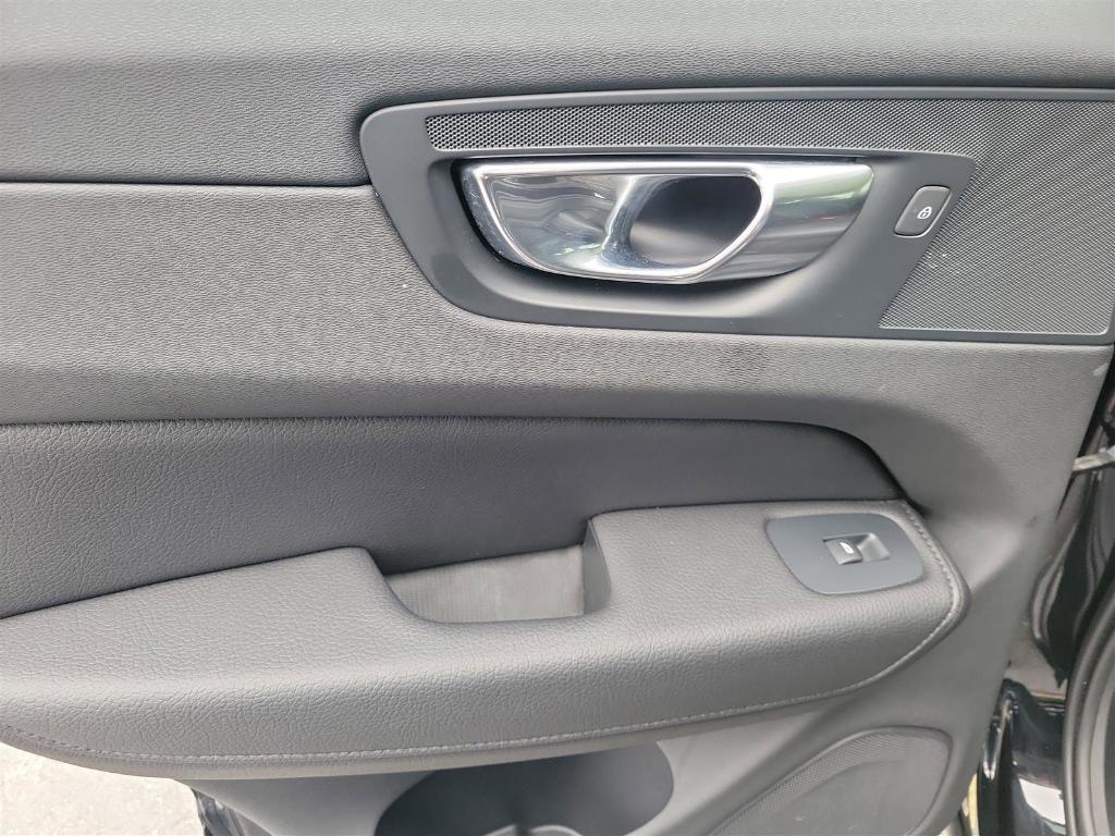 used 2022 Volvo XC60 car, priced at $37,989