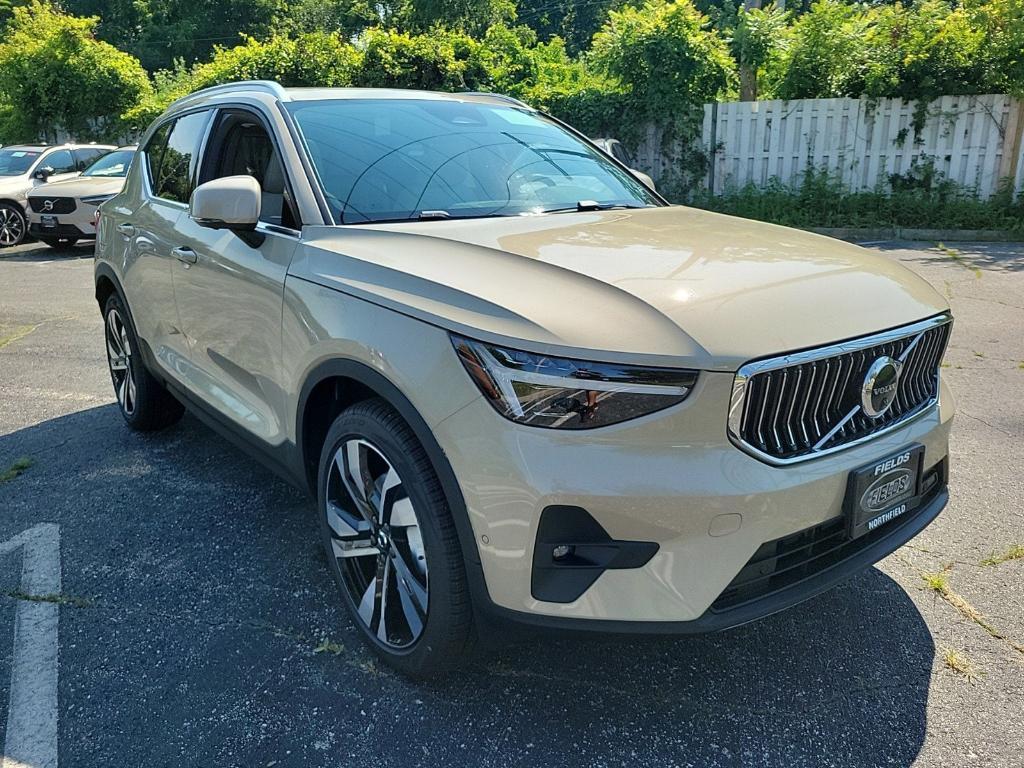 new 2025 Volvo XC40 car, priced at $50,025