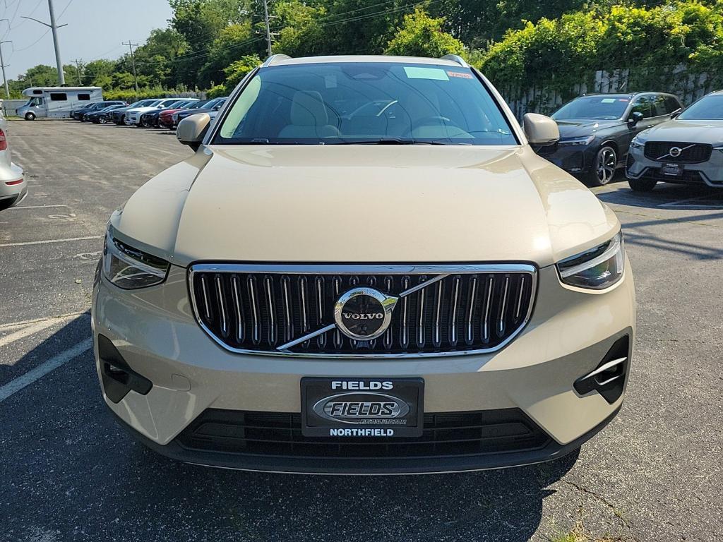 new 2025 Volvo XC40 car, priced at $50,025