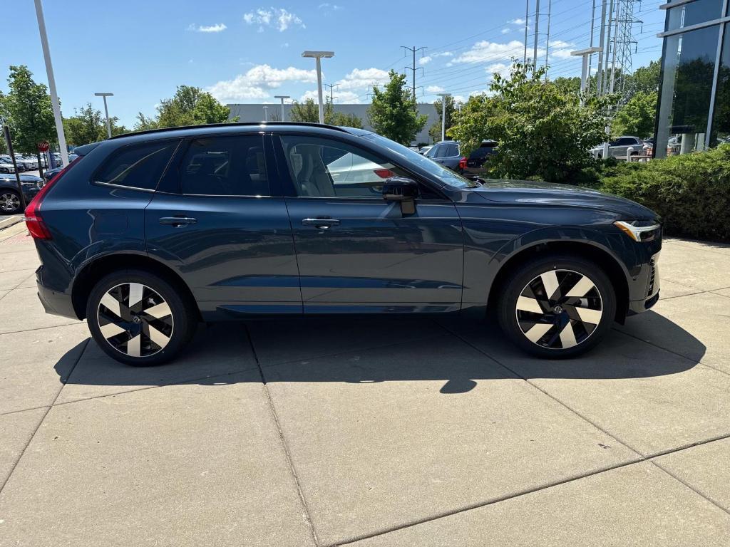 new 2025 Volvo XC60 Plug-In Hybrid car