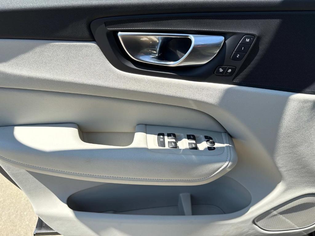 new 2025 Volvo XC60 Plug-In Hybrid car