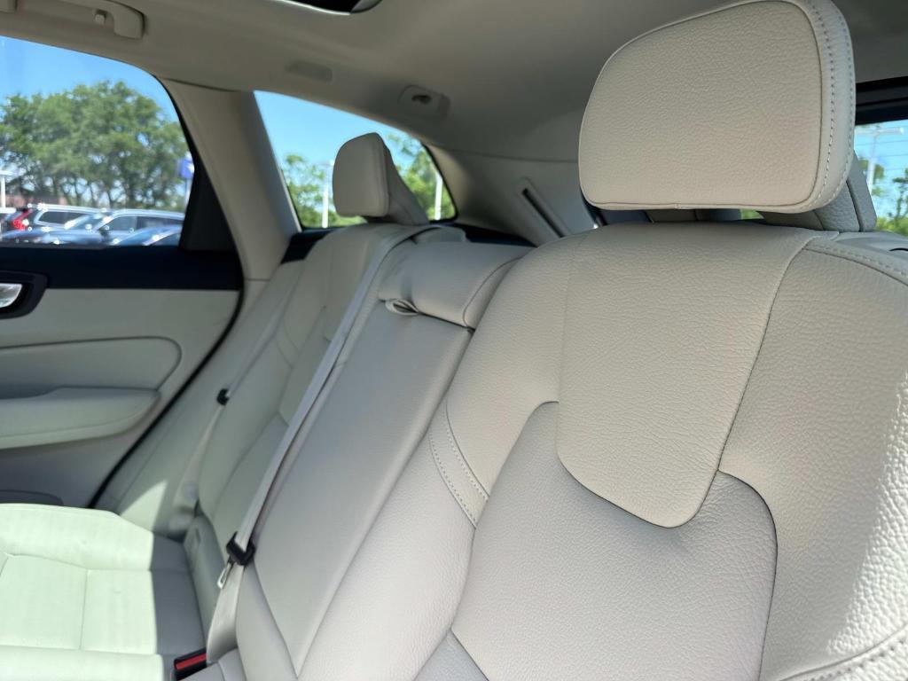 new 2025 Volvo XC60 Plug-In Hybrid car