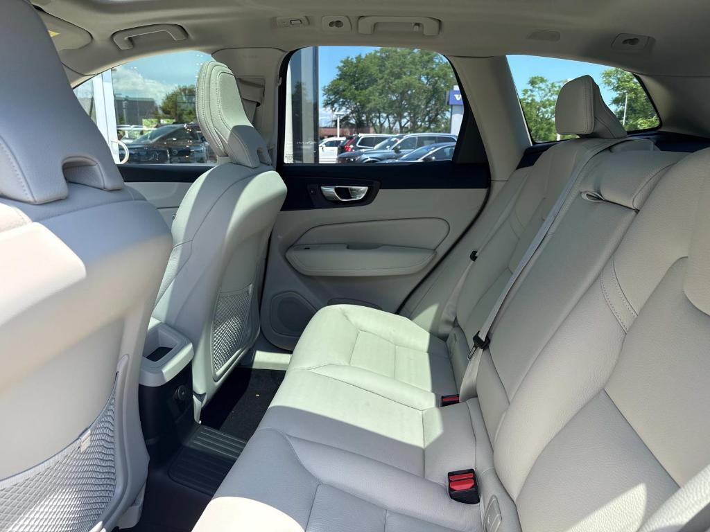 new 2025 Volvo XC60 Plug-In Hybrid car
