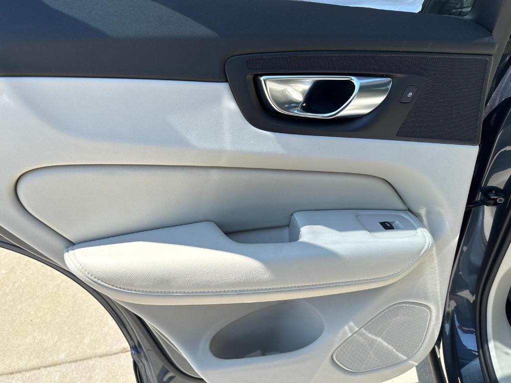 new 2025 Volvo XC60 Plug-In Hybrid car