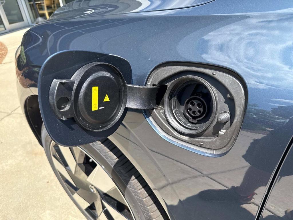 new 2025 Volvo XC60 Plug-In Hybrid car