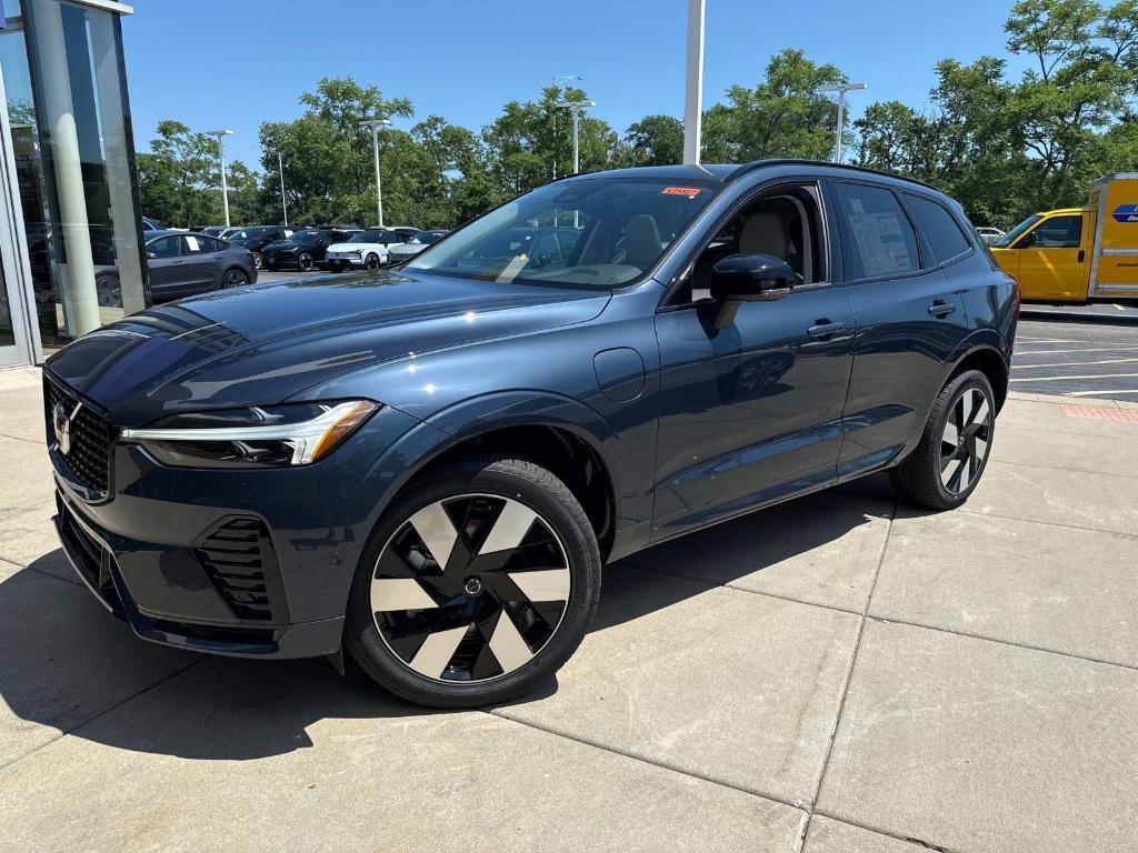 new 2025 Volvo XC60 Plug-In Hybrid car
