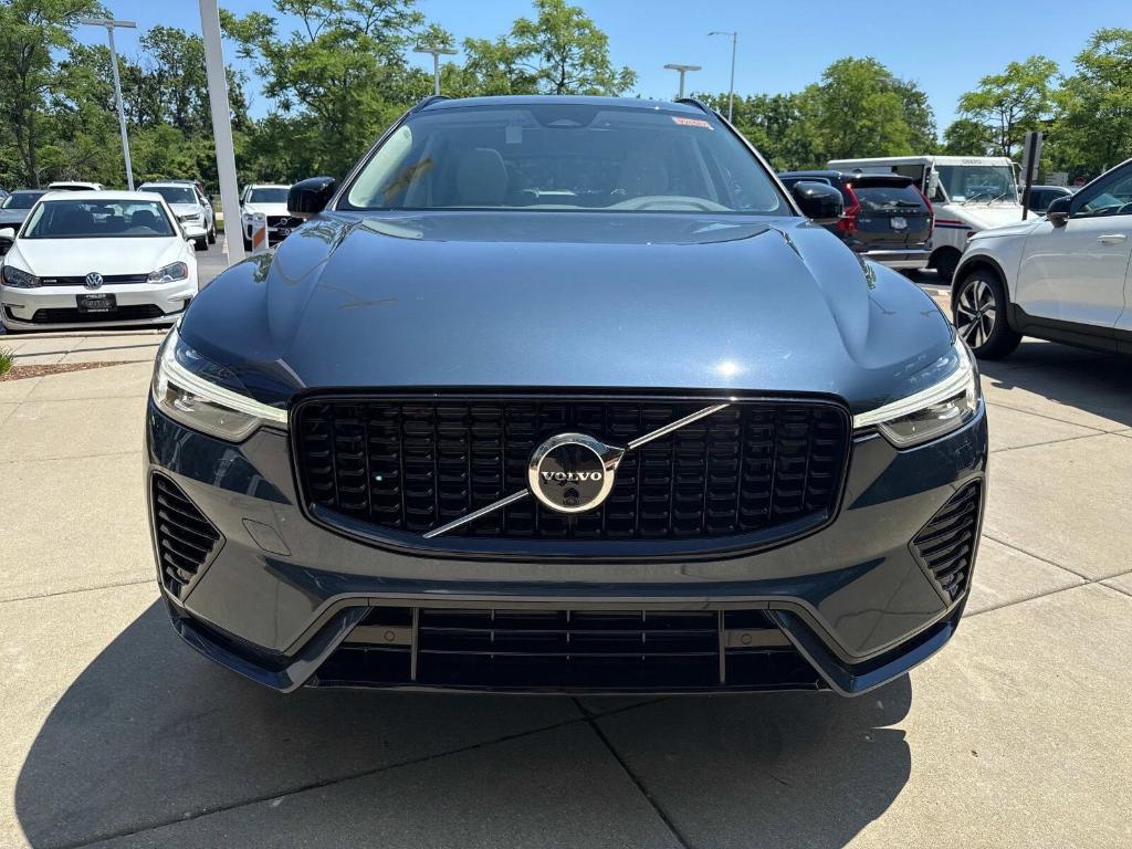 new 2025 Volvo XC60 Plug-In Hybrid car