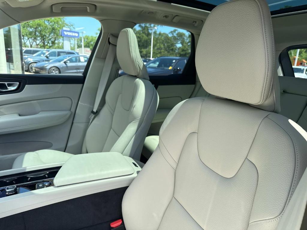 new 2025 Volvo XC60 Plug-In Hybrid car