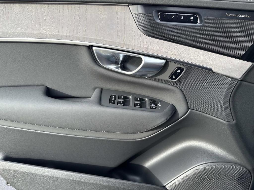 new 2026 Volvo XC90 Plug-In Hybrid car, priced at $85,625