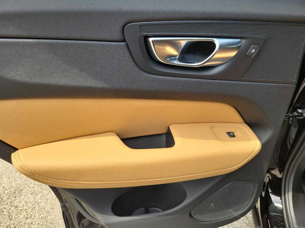 new 2025 Volvo XC60 car, priced at $61,650
