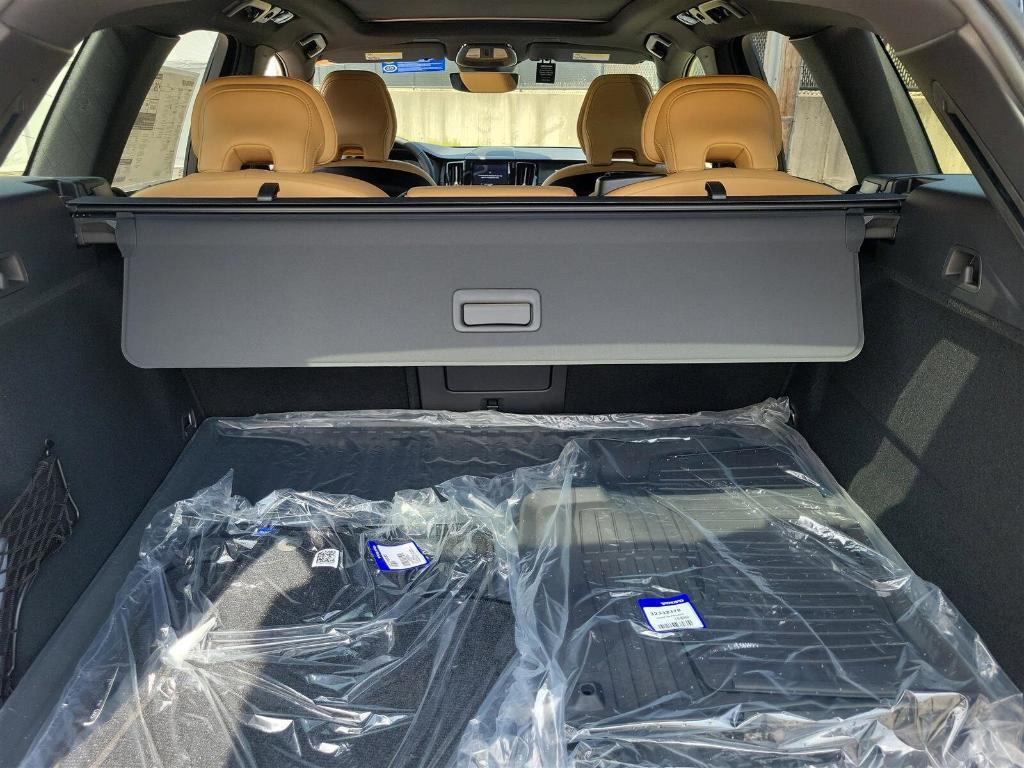 new 2025 Volvo XC60 car, priced at $61,650
