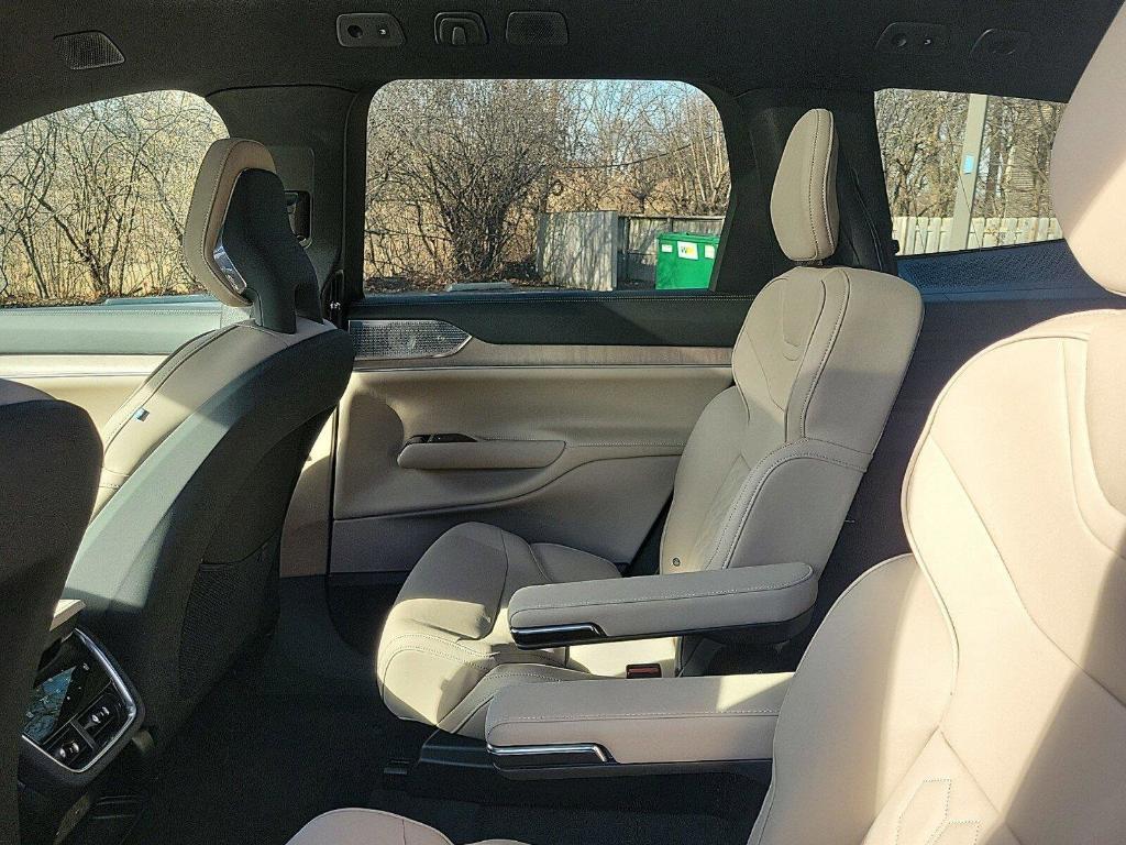 new 2025 Volvo EX90 car, priced at $87,862