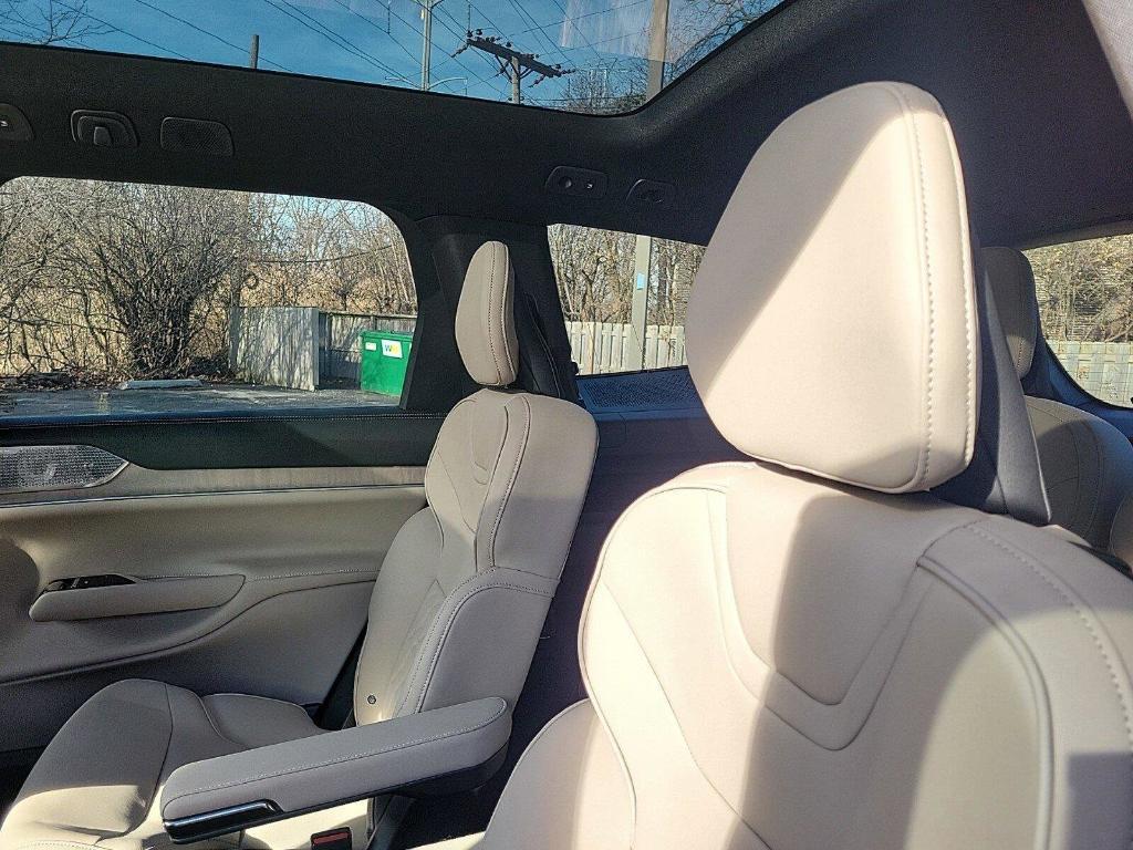 new 2025 Volvo EX90 car, priced at $87,862