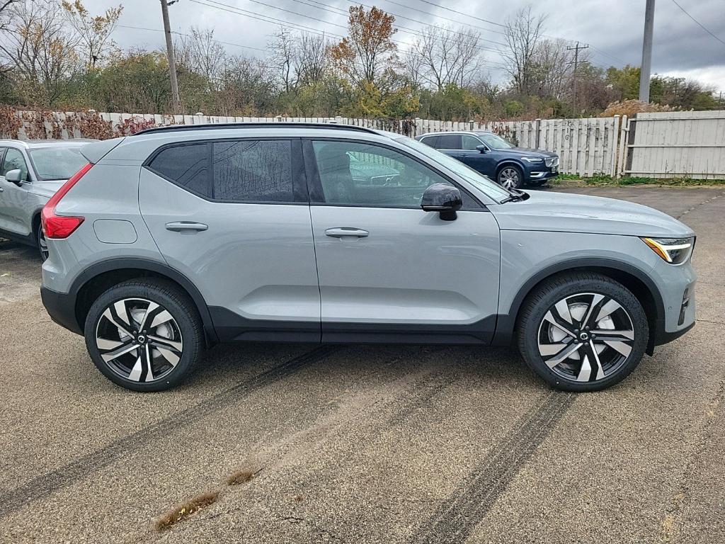 new 2025 Volvo XC40 car, priced at $49,790