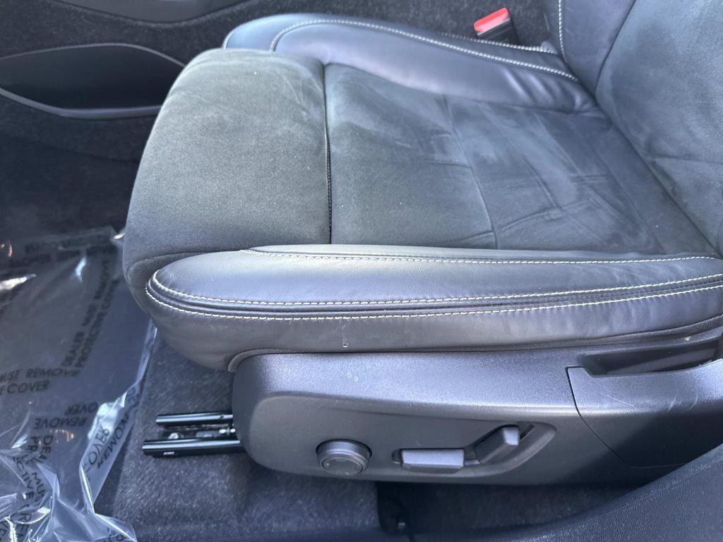 used 2022 Volvo XC40 car, priced at $29,991