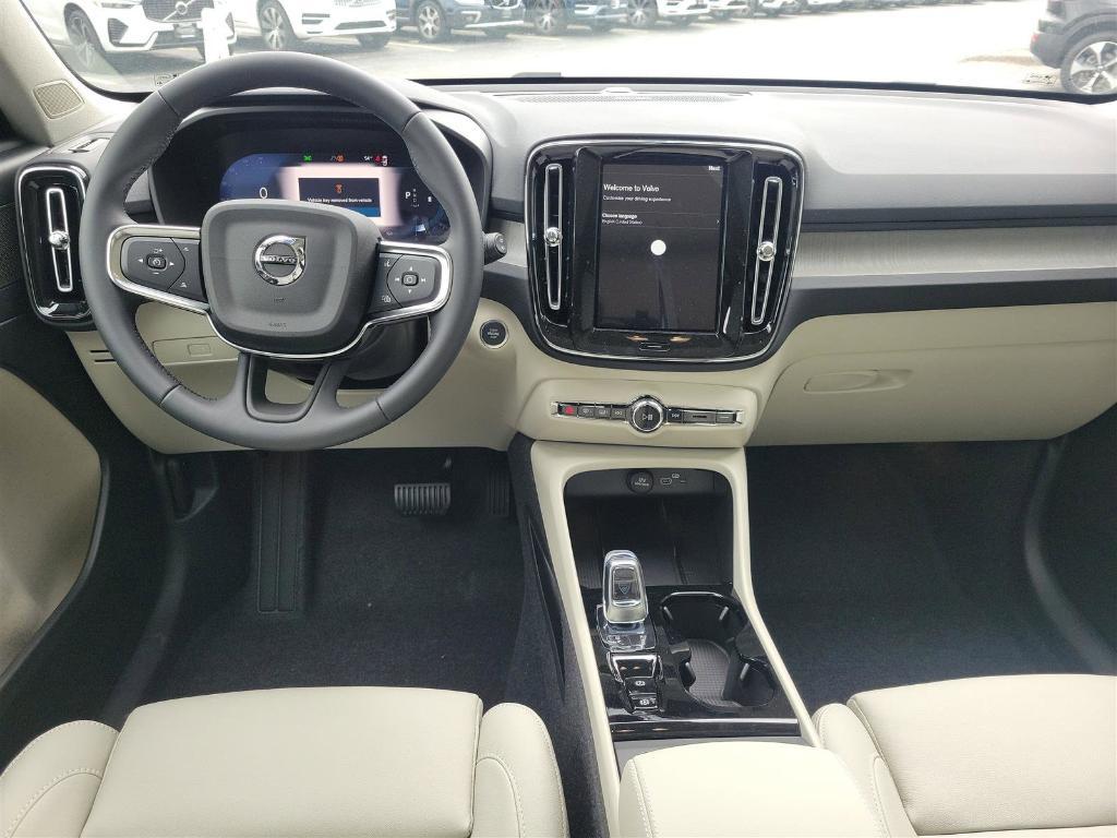 new 2025 Volvo XC40 car, priced at $52,015