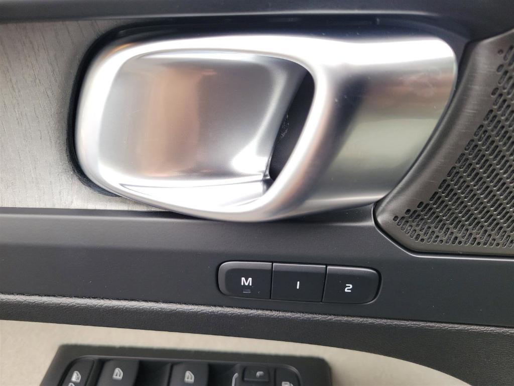 new 2025 Volvo XC40 car, priced at $52,015