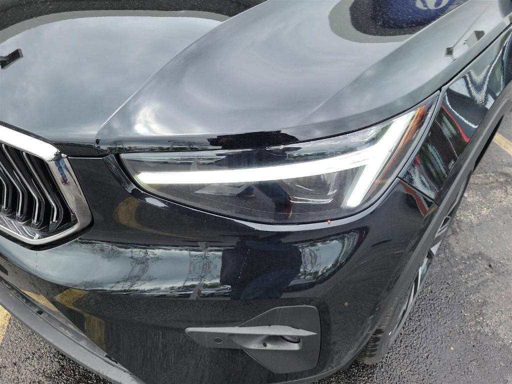 new 2025 Volvo XC40 car, priced at $52,015