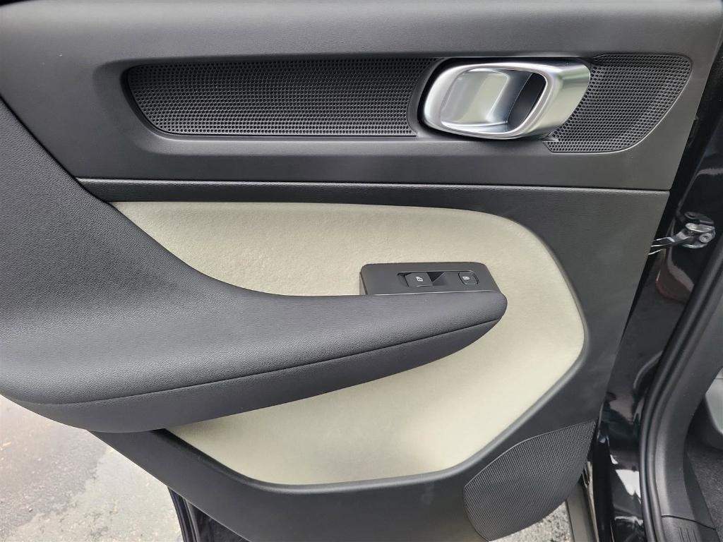 new 2025 Volvo XC40 car, priced at $52,015