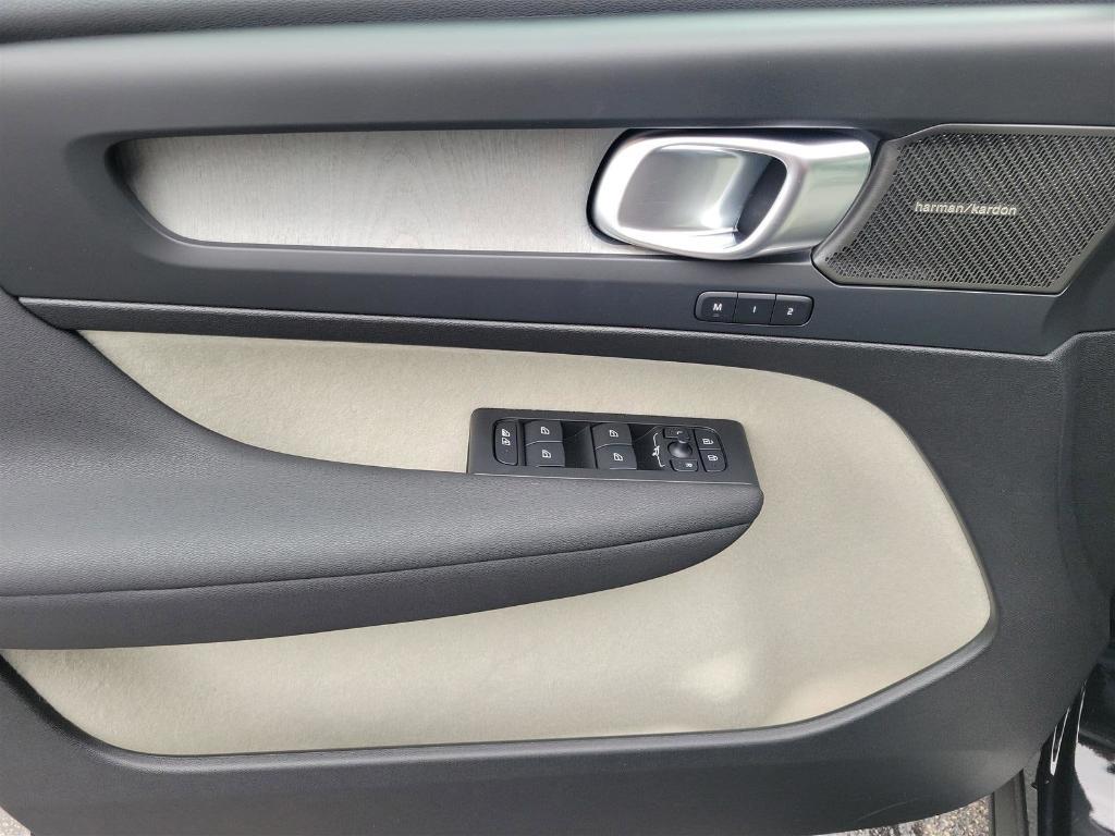 new 2025 Volvo XC40 car, priced at $52,015