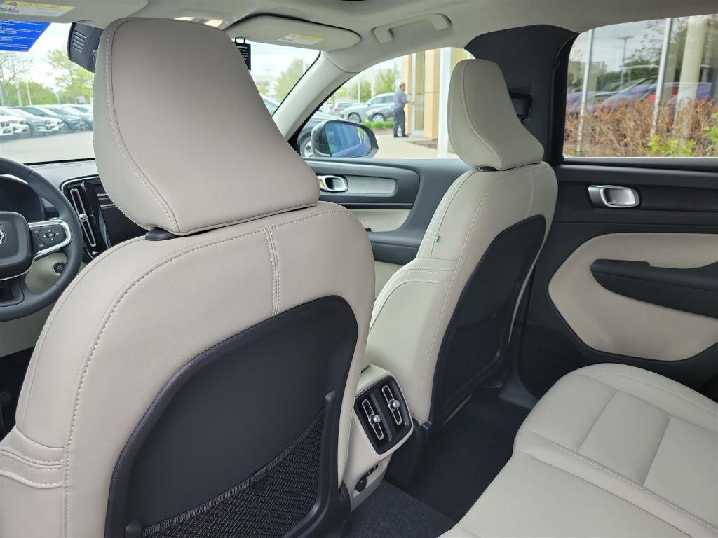 new 2025 Volvo XC40 car, priced at $52,015