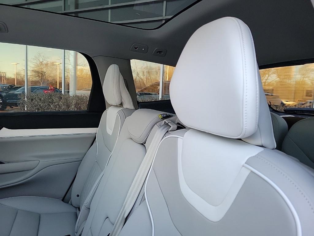 new 2025 Volvo EX90 car, priced at $85,640